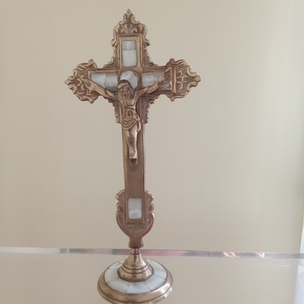 Elegant mother of pearl Cross